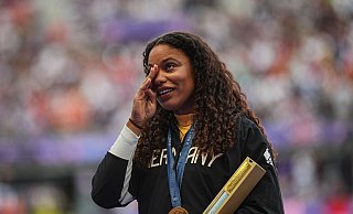 Tränen der Freuden verdrückte Kugelstoß-Olympiasiegerin Yemisi Ogunleye. - Michael Kappeler/dpa Tränen der Freuden verdrückte Kugelstoß-Olympiasiegerin Yemisi Ogunleye. - Michael Kappeler/dpa