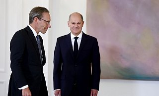 Der Neue in der Regierung ist ein sehr enger Vertrauter des Bundeskanzlers. - Christoph Soeder/dpa Der Neue in der Regierung ist ein sehr enger Vertrauter des Bundeskanzlers. - Christoph Soeder/dpa