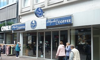 Die ehemaligen Geschäftsräume von Meyerbeer Coffee seit dem Frühjahr aktuell leer. Doch bald soll ein Nachfolger einziehen. - Sabine Kauke Die ehemaligen Geschäftsräume von Meyerbeer Coffee seit dem Frühjahr aktuell leer. Doch bald soll ein Nachfolger einziehen. - Sabine Kauke