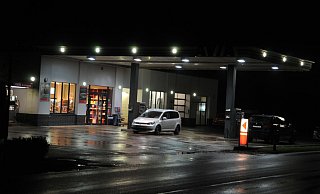 Der vermummte Täter hatte im März in der Avia-Tankstelle in Steinhagen-Brockhagen Bargeld gefordert. - Frank Jasper Der vermummte Täter hatte im März in der Avia-Tankstelle in Steinhagen-Brockhagen Bargeld gefordert. - Frank Jasper