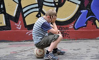 Von Einsamkeit betroffen sind immer häufiger schon Kinder und Jugendliche. Die Pandemie hat dies mit ihren Lockdowns und Isolationen weiter befördert. - Imago/JOKER Von Einsamkeit betroffen sind immer häufiger schon Kinder und Jugendliche. Die Pandemie hat dies mit ihren Lockdowns und Isolationen weiter befördert. - Imago/JOKER