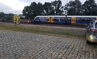 Der verletzte Zugführer und 80 Reisende mussten im Oktober von der Feuerwehr aus dem entgleisten Zug geleitet werden. - Feuerwehr Paderborn Der verletzte Zugführer und 80 Reisende mussten im Oktober von der Feuerwehr aus dem entgleisten Zug geleitet werden. - Feuerwehr Paderborn