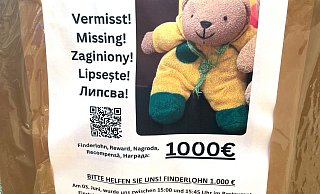 Bielefelder Teddy gesucht - 1.000 Euro Finderlohn sind auf Steckbriefen ausgesetzt. - Christof Bock/dpa-Zentralbild/dp Bielefelder Teddy gesucht - 1.000 Euro Finderlohn sind auf Steckbriefen ausgesetzt. - Christof Bock/dpa-Zentralbild/dp
