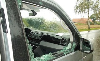 Auch ein Multivan wurde von den Kriminellen aufgebrochen. - Polizei Minden-Lübbecke Auch ein Multivan wurde von den Kriminellen aufgebrochen. - Polizei Minden-Lübbecke