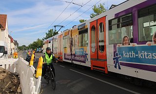 Die Jöllenbecker Straße in Bielefeld soll 30 Monate lang umgebaut werden. Auf die Stadtbahn müssen Nutzer ab Mitte 2027 verzichten. - Sylvia Tetmeyer Die Jöllenbecker Straße in Bielefeld soll 30 Monate lang umgebaut werden. Auf die Stadtbahn müssen Nutzer ab Mitte 2027 verzichten. - Sylvia Tetmeyer