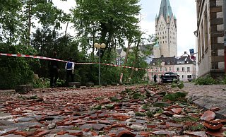 Eine Spur der Verwüstung: 2022 tobte ein Tornado durch Paderborn und fegte unter anderem in der Michaelstraße die Ziegel vom Dach. In der ganzen Stadt richtete er schwere Schäden an. - Holger Kosbab Eine Spur der Verwüstung: 2022 tobte ein Tornado durch Paderborn und fegte unter anderem in der Michaelstraße die Ziegel vom Dach. In der ganzen Stadt richtete er schwere Schäden an. - Holger Kosbab