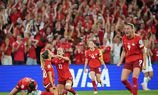 Es ist vollbracht: Die Schweizerinnen stehen im EM-Viertelfinale. - Alessandra Tarantino/AP/dpa Es ist vollbracht: Die Schweizerinnen stehen im EM-Viertelfinale. - Alessandra Tarantino/AP/dpa