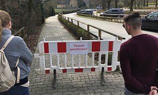 Die Schließung des Tierparks erreicht die Besucher schon auf der Straße. - Wolfgang Rudolf Die Schließung des Tierparks erreicht die Besucher schon auf der Straße. - Wolfgang Rudolf