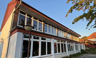 Die Grundschule Löhne-Ort ist ein verschachtelter Komplex mit ganz unterschiedlichen Gebäuden. Aus Sicht der Fachleute wäre ein Neubau eine sinnvolle Lösung. - Dirk Windmöller Die Grundschule Löhne-Ort ist ein verschachtelter Komplex mit ganz unterschiedlichen Gebäuden. Aus Sicht der Fachleute wäre ein Neubau eine sinnvolle Lösung. - Dirk Windmöller