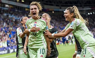 Unbändige Freude: Cristiana Girelli nach ihrem Siegtor in der 90. Minute. - Martial Trezzini/KEYSTONE/dpa Unbändige Freude: Cristiana Girelli nach ihrem Siegtor in der 90. Minute. - Martial Trezzini/KEYSTONE/dpa