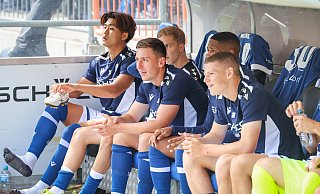 Auf dem Feld, auf der Bank oder sogar nur auf der Tribüne? Einige Bielefelder, wie etwa Kaito Mizuta (l.), mussten zuletzt den Weg hinaus aus dem Fokus gehen. - Oliver Krato Auf dem Feld, auf der Bank oder sogar nur auf der Tribüne? Einige Bielefelder, wie etwa Kaito Mizuta (l.), mussten zuletzt den Weg hinaus aus dem Fokus gehen. - Oliver Krato