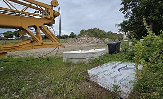 Zwischen der Osnabrücker Straße und der Straße Karrenbruch in Ahle sollten Wohnungen entstehen. Doch die Baustelle ruht seit zwei Jahren. - Gerald Dunkel Zwischen der Osnabrücker Straße und der Straße Karrenbruch in Ahle sollten Wohnungen entstehen. Doch die Baustelle ruht seit zwei Jahren. - Gerald Dunkel
