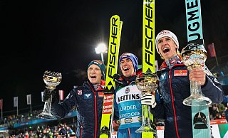 Siegertrio: Jan Hörl, Stefan Kraft und Daniel Tschofenig. - Daniel Karmann/dpa Siegertrio: Jan Hörl, Stefan Kraft und Daniel Tschofenig. - Daniel Karmann/dpa