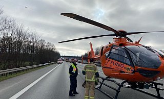 Die Autobahn 2 in Richtung Hannover ist voll gesperrt. Auch Rettungshubschrauber Christoph 13 ist mit einem Notarzt gelandet. - Christian Mathiesen Die Autobahn 2 in Richtung Hannover ist voll gesperrt. Auch Rettungshubschrauber Christoph 13 ist mit einem Notarzt gelandet. - Christian Mathiesen
