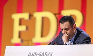 Generalskretär Bijan Djir-Sarai beim FDP-Bundesparteitag. - Joerg Carstensen/dpa Generalskretär Bijan Djir-Sarai beim FDP-Bundesparteitag. - Joerg Carstensen/dpa