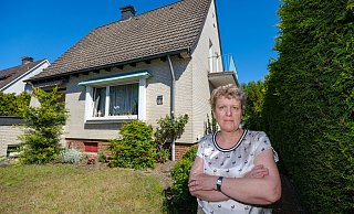In ihrer eigenen Wohnung begann die Schicksalsgeschichte von Elke Struck. Eine Polizeidurchsuchung, die rechtswidrig angeordnet war, löste bei ihr 2015 ein schweres Trauma aus. Bis heute kämpft sie vergeblich für eine angemessene Entschädigung. - Foto: Andreas Zobe/NW In ihrer eigenen Wohnung begann die Schicksalsgeschichte von Elke Struck. Eine Polizeidurchsuchung, die rechtswidrig angeordnet war, löste bei ihr 2015 ein schweres Trauma aus. Bis heute kämpft sie vergeblich für eine angemessene Entschädigung. - Foto: Andreas Zobe/NW
