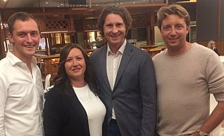 Die Initiatoren Sebastian Kreyer (v. l.), Natalie Görzen, André Barloi, Kevin Kreyer stellten Interessierten das besondere Konzept ihrer Energiebündelschule vor. - Sabine Kubendorff Die Initiatoren Sebastian Kreyer (v. l.), Natalie Görzen, André Barloi, Kevin Kreyer stellten Interessierten das besondere Konzept ihrer Energiebündelschule vor. - Sabine Kubendorff