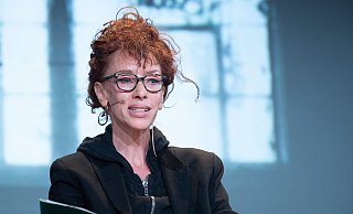 Sibylle Berg während der Digitalkonferenz "re:publica" in Berlin im Jahr 2019. - Soeren Stache/dpa Sibylle Berg während der Digitalkonferenz "re:publica" in Berlin im Jahr 2019. - Soeren Stache/dpa