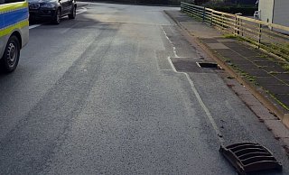 Nachdem Unbekannte in Minden und Petershagen-Friedewalde Gullydeckel ausgehoben haben, sucht die Polizei Zeugen. - Polizei Minden-Lübbecke Nachdem Unbekannte in Minden und Petershagen-Friedewalde Gullydeckel ausgehoben haben, sucht die Polizei Zeugen. - Polizei Minden-Lübbecke