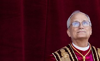 Der neu gewählte Papst Leo XIV. erscheint nach dem Konklave auf dem Balkon des Petersdoms im Vatikan. - Marijan Murat/dpa Der neu gewählte Papst Leo XIV. erscheint nach dem Konklave auf dem Balkon des Petersdoms im Vatikan. - Marijan Murat/dpa