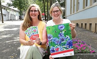 Stellen das Programm vor: Ina Rohleder (l.) und Anna-Lena Strakeljahn vom Kirchenkreis Vlotho. - Andrea Weyer Stellen das Programm vor: Ina Rohleder (l.) und Anna-Lena Strakeljahn vom Kirchenkreis Vlotho. - Andrea Weyer