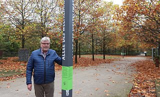 Uwe Neuhaus steht in der Allee des Weltklimas im Aqua-Magica-Park. Er freut sich, dass der Park von Bürgern gut angenommen wird. - Dirk Windmöller Uwe Neuhaus steht in der Allee des Weltklimas im Aqua-Magica-Park. Er freut sich, dass der Park von Bürgern gut angenommen wird. - Dirk Windmöller