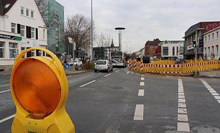 In Richtung Innenstadt auf eine Fahrspur verengt ist die Bahnhofstraße vor dem Hauptbahnhof. - Mareike Gröneweg In Richtung Innenstadt auf eine Fahrspur verengt ist die Bahnhofstraße vor dem Hauptbahnhof. - Mareike Gröneweg