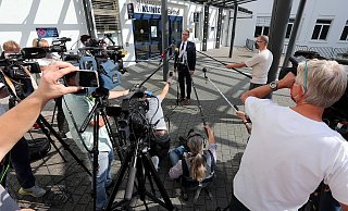 Nach Bekanntwerden der Vergewaltigungsvorwürfe stellt sich EvKB-Geschäftsführer Matthias Ernst im September 2020 der Presse. Seitdem ist auch das Klinikum selbst im Fokus der Ermittlungen. - Wolfgang Rudolf Nach Bekanntwerden der Vergewaltigungsvorwürfe stellt sich EvKB-Geschäftsführer Matthias Ernst im September 2020 der Presse. Seitdem ist auch das Klinikum selbst im Fokus der Ermittlungen. - Wolfgang Rudolf