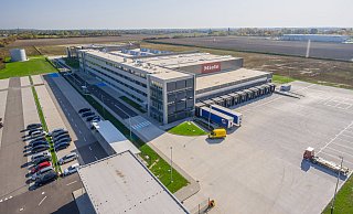 Der Blick auf das Miele-Werk im polnischen Ksawerow. - Miele Der Blick auf das Miele-Werk im polnischen Ksawerow. - Miele