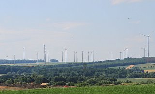 Im großen Windpark zwischen Bredenborn und Holzhausen soll ein weiteres großes Windrad entstehen. - Madita Schellenberg Im großen Windpark zwischen Bredenborn und Holzhausen soll ein weiteres großes Windrad entstehen. - Madita Schellenberg