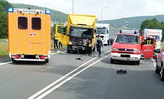 Die B 239 musste für mehrere Stunden gesperrt werden. - Polizei Minden-Lübbecke Die B 239 musste für mehrere Stunden gesperrt werden. - Polizei Minden-Lübbecke