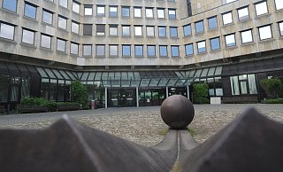 Im Gerichtszentrum am Mindener Königswall sind das Amtsgericht, das Verwaltungsgericht und das Arbeitsgericht untergebracht. Zum Amtsgericht gehört auch das Schöffengericht. - Joern Spreen-Ledebur Im Gerichtszentrum am Mindener Königswall sind das Amtsgericht, das Verwaltungsgericht und das Arbeitsgericht untergebracht. Zum Amtsgericht gehört auch das Schöffengericht. - Joern Spreen-Ledebur