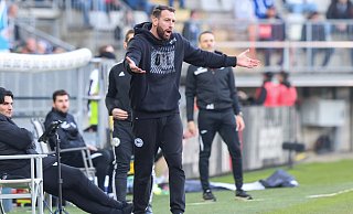 Arminia-Trainer Mitch Kniat bereitet seine Mannschaft auf einen formstarken Gegner aus Münster vor. - Oliver Krato Arminia-Trainer Mitch Kniat bereitet seine Mannschaft auf einen formstarken Gegner aus Münster vor. - Oliver Krato