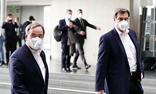 Markus Söder (r., CSU) und Armin Laschet (CDU) wollen Kanzler werden. - picture alliance/dpa Markus Söder (r., CSU) und Armin Laschet (CDU) wollen Kanzler werden. - picture alliance/dpa