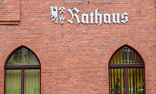 Das Rathaus der Einheitsgemeinde Tangerhütte. Hier ist das Digitale Rathaus schon heute Realität. - Klaus-Dietmar Gabbert/dpa Das Rathaus der Einheitsgemeinde Tangerhütte. Hier ist das Digitale Rathaus schon heute Realität. - Klaus-Dietmar Gabbert/dpa