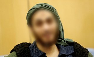 Der Angeklagte Tarik S. wartet am Donnerstag vor dem Oberlandesgericht in Düsseldorf auf den Prozessbeginn. - Dpa Der Angeklagte Tarik S. wartet am Donnerstag vor dem Oberlandesgericht in Düsseldorf auf den Prozessbeginn. - Dpa