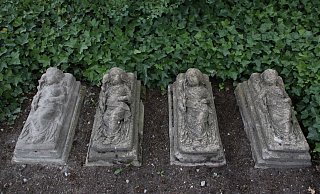 Das „Vierlingsgrab" der Familie Dreinhöfer auf dem Alten Friedhof: die Geschwister starben vermutlich ebenfalls am Typhus. - Wibbing Das „Vierlingsgrab" der Familie Dreinhöfer auf dem Alten Friedhof: die Geschwister starben vermutlich ebenfalls am Typhus. - Wibbing