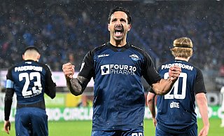 Paderborns Adriano Grimaldi jubelt über sein Tor und die zwischenzeitliche 1:0-Führung für sein Team. - IMAGO/Ulrich Hufnagel Paderborns Adriano Grimaldi jubelt über sein Tor und die zwischenzeitliche 1:0-Führung für sein Team. - IMAGO/Ulrich Hufnagel