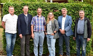 Mitte Juli zeigten sich die Wevo-Wahlkreiskandidaten für Lichtenau (v.l.) Peter Nieboj, Stefan Trau, Thomas Koch, Sylvia Metzner, Martin Gödecke und Martin Hagge. Jetzt zählt Koch nicht mehr dazu. - Wevo Mitte Juli zeigten sich die Wevo-Wahlkreiskandidaten für Lichtenau (v.l.) Peter Nieboj, Stefan Trau, Thomas Koch, Sylvia Metzner, Martin Gödecke und Martin Hagge. Jetzt zählt Koch nicht mehr dazu. - Wevo