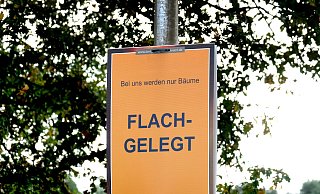 Die Freiwillige Feuerwehr Friedrichsdorf wirbt in Gütersloh mit teilweise anzüglichen Werbeplakaten neue Mitglieder an - Andreas Frücht Die Freiwillige Feuerwehr Friedrichsdorf wirbt in Gütersloh mit teilweise anzüglichen Werbeplakaten neue Mitglieder an - Andreas Frücht