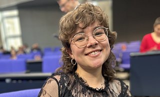 Charlotte Neuhäuser aus Paderborn hat als Abgeordnete der Fraktion Die Linke an der konstituierenden Sitzung des Bundestags in Berlin teilgenommen. - Fraktion Die Linke Charlotte Neuhäuser aus Paderborn hat als Abgeordnete der Fraktion Die Linke an der konstituierenden Sitzung des Bundestags in Berlin teilgenommen. - Fraktion Die Linke