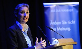 Im Rampenlicht: Alice Weidel, Co-Vorsitzende der AfD-Fraktion im Bundestag, sprach vor gut 450 Zuhörern in der Lübbecker Stadthalle. - Joern Spreen-Ledebur Im Rampenlicht: Alice Weidel, Co-Vorsitzende der AfD-Fraktion im Bundestag, sprach vor gut 450 Zuhörern in der Lübbecker Stadthalle. - Joern Spreen-Ledebur