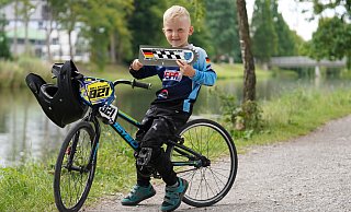 Sieger des Deutschland-Cups: Der fünfjährige Mika Krause aus Herford hat bei der Deutschen Meisterschaft im BMX Race den ersten Platz in der Altersklasse 5/6 belegt. - Yvonne Gottschlich Sieger des Deutschland-Cups: Der fünfjährige Mika Krause aus Herford hat bei der Deutschen Meisterschaft im BMX Race den ersten Platz in der Altersklasse 5/6 belegt. - Yvonne Gottschlich