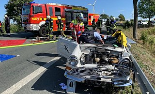Der Oldtimer DKW F12 wurde bei dem Unfall auf der B68 stark beschädigt. - Ralph Meyer Der Oldtimer DKW F12 wurde bei dem Unfall auf der B68 stark beschädigt. - Ralph Meyer