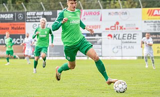 Volldampf voraus: Maximilian Hippe erzielte im Hinspiel gegen den SC Wiedenbrück das späte 3:2-Siegtor für den SV Rödinghausen. - Joel Beinke Volldampf voraus: Maximilian Hippe erzielte im Hinspiel gegen den SC Wiedenbrück das späte 3:2-Siegtor für den SV Rödinghausen. - Joel Beinke