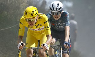 Kommt es wieder zum Duell zwischen Tadej Pogacar (l) gegen Jonas Vingegaard? - Pool Jan De Meuleneir/Belga/dpa Kommt es wieder zum Duell zwischen Tadej Pogacar (l) gegen Jonas Vingegaard? - Pool Jan De Meuleneir/Belga/dpa
