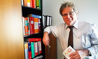 Der Verler Fachanwalt für Arbeitsrecht Peter Heethey beantwortet die wichtigsten Fragen rund um den Arbeitsplatz während der Corona-Pandemie. - Christian Geisler Der Verler Fachanwalt für Arbeitsrecht Peter Heethey beantwortet die wichtigsten Fragen rund um den Arbeitsplatz während der Corona-Pandemie. - Christian Geisler