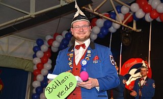 Jonas Behrenberg hielt 2024 wortwörtlich seine erste Rede. - Elferrat Ovenhausen Jonas Behrenberg hielt 2024 wortwörtlich seine erste Rede. - Elferrat Ovenhausen