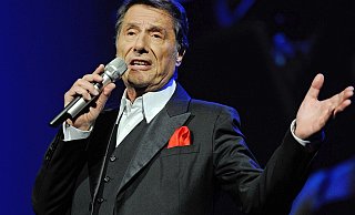 Jürgens: Mit weiblichen Fans nach Konzerten im Hotelzimmer gab es manchmal auch nur Gute-Nacht Geschichten (Archivbild) - Henning Kaiser/dpa Jürgens: Mit weiblichen Fans nach Konzerten im Hotelzimmer gab es manchmal auch nur Gute-Nacht Geschichten (Archivbild) - Henning Kaiser/dpa