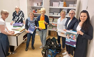 Das ehrenamtliche Team der Diakonie Paderborn-Höxter organisiert und verteilt Schulmaterialien an bedürftige Familien in Warburg. - Dieter Scholz Das ehrenamtliche Team der Diakonie Paderborn-Höxter organisiert und verteilt Schulmaterialien an bedürftige Familien in Warburg. - Dieter Scholz